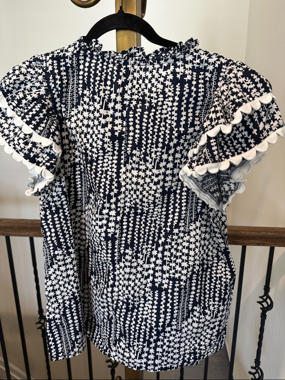 Entro Ric Rac Navy Floral Top. Size Large - Picture 4 of 6